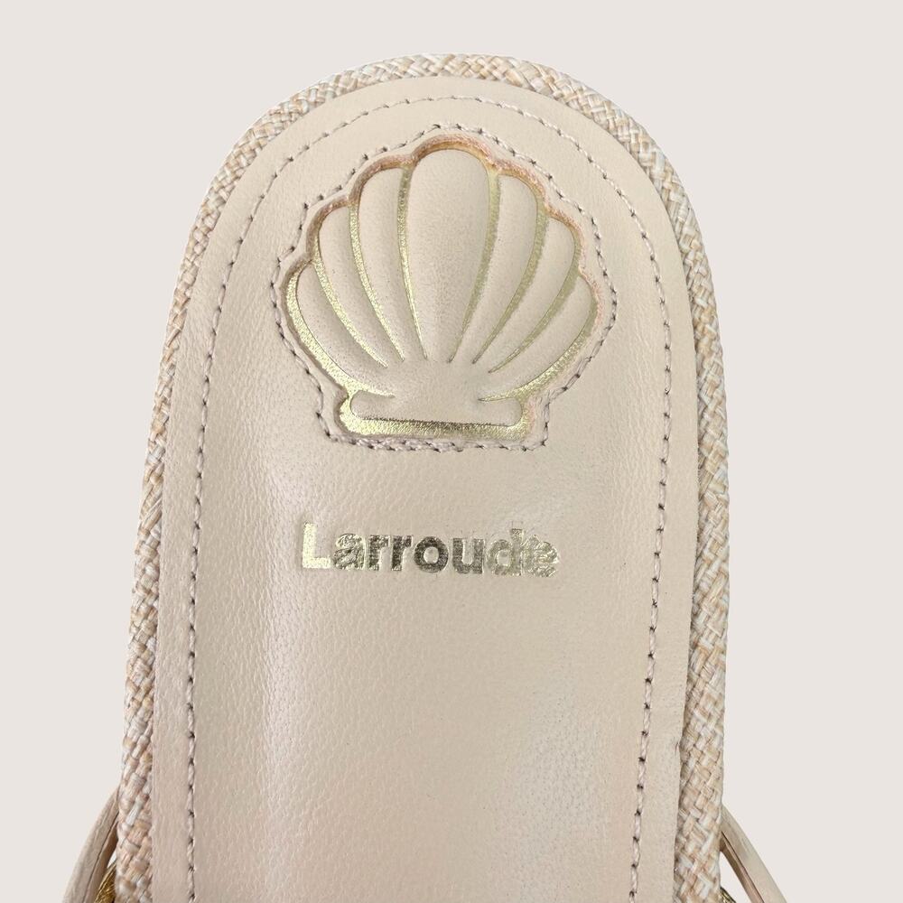 Larroudé Shelly Mule Sandal Strappy Leather Beige Gold Seashell Accent Size 7 - Picture 12 of 16